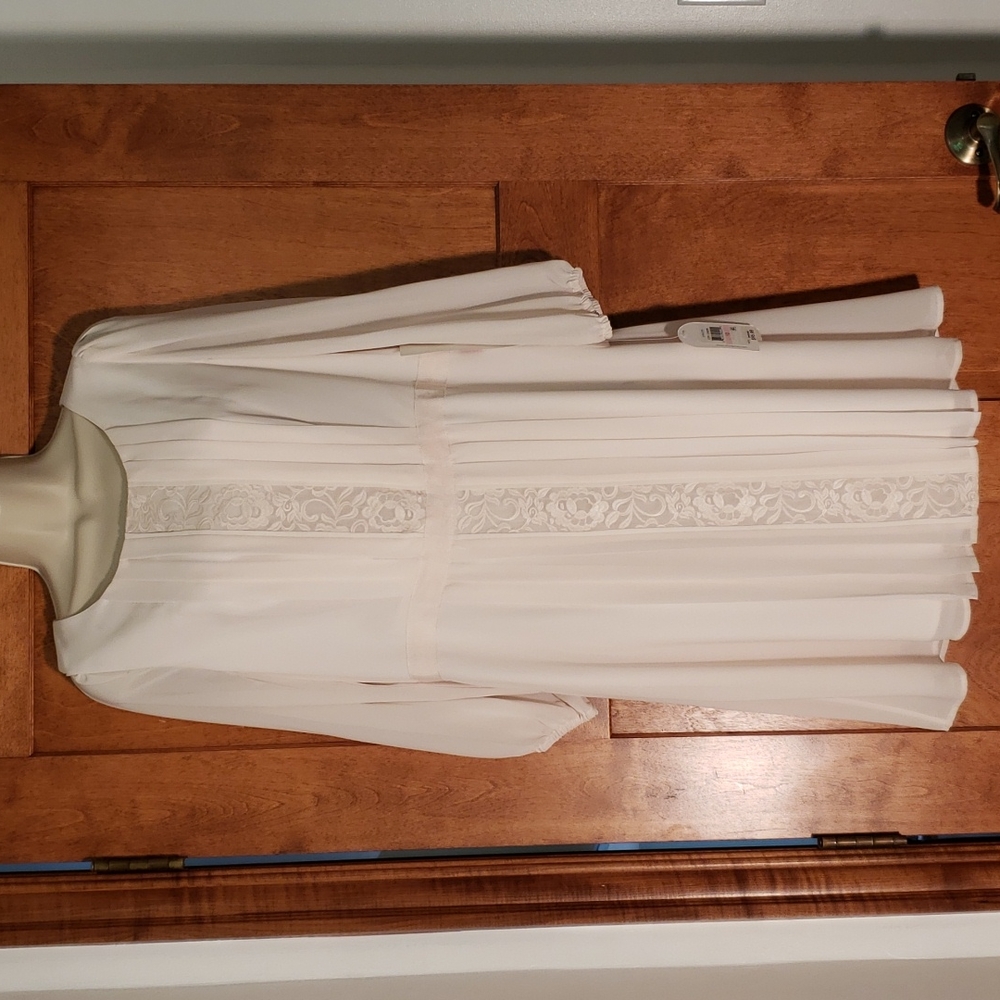 Jessica Simpson beautiful light pink dress in a size 10. This dress is NWT